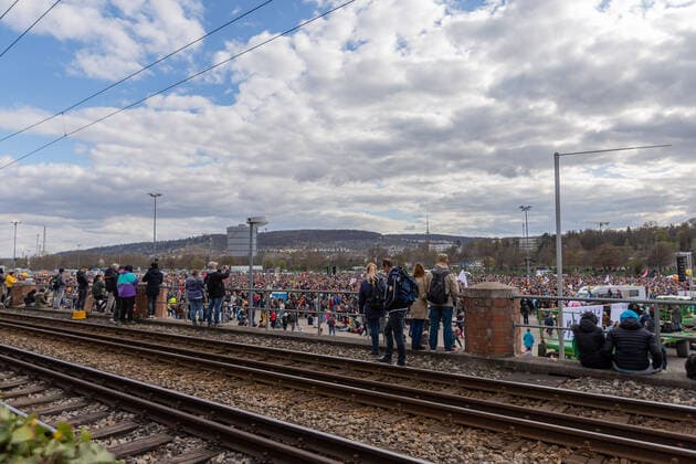 Stuttgart Querdenken 711: Demo auf Cannstatter Wasen, Stuttgart, 03.04.2021, Querdenken 711: Demo auf Cannstatter Wasen, Stuttgart, Demonstrante auf dem Wasen, 03.04.2021, Copyright: xEIBENR DROFITSCHx EP_ddh
