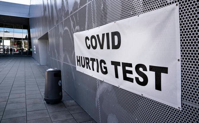 Lang koe ved Falck s lyntest, hurtigtest center i Gigantium i Aalborg OEst, tirsdag den 6. april 2021.. , Aalborg Jylland Copyright: HenningxBagger HenningxBaggerx COP109 spdk20210406-161331-L