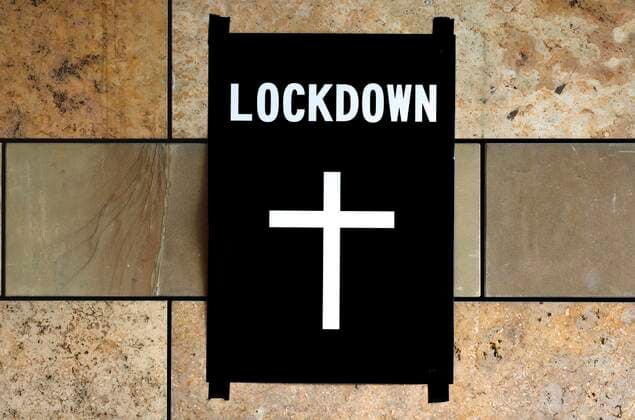 Plakat Totenkreuz auf Mauer, Lockdown, Shutdown, Corona-Krise, Stuttgart, Baden-Württemberg, Deutschland, Europa Copyright: imageBROKER/MichaelxWeber ibximw06719556