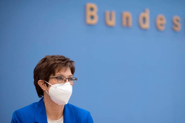 Kramp-Karrenbauer - volunteer military service DEU, Deutschland, Germany, Berlin, 06.04.2021 Annegret Kramp-Karrenbauer, Bundesverteidigungsministerin CDU, waehrend der Bundespressekonferenz zum Thema Start des Neuen Freiwilligen Wehrdienstes im Heimatschutz Dein Jahr Fuer Deutschland in Berlin. en: Annegret Kramp-Karrenbauer, Federal Minister of Defense, during a press call at the Federal Press Conference Bundespressekonferenz concerning the launch of a one-year volunteer military service program in the Bundeswehr, Germany s armed forces, in Berlin, Germany. The Programm Dein Jahr für Deutschland, Your Year for Germany, offers volunteers a seven-month soldier s training and five months further service with an additional six-year reservist