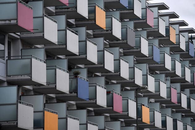 Themenbild,Symbolfoto: Bundesverfassungsgericht kippt Berliner Mietendeckel! Wohnungen in Muenchen,Balkone, Einraumwohnungen,Appartements,Fassade,Tristesse,Aussenansicht,Einzimmerwonung, Singlewohnung, Trabantenstadt,Wohnungsbau, Gebaeude,Immobilie,Eigenheim, Mietshaeuser,Wohnungsbau,Mietwohnungen,Plattenbau,Tristesse,bauen,Bau,Baugewerbe,Immobilie,Immobilien,Baugewerbe,Ballungsgebiet Stadt,