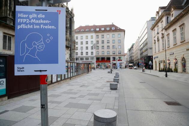 Wien Coronakrise: 4. harter Lockdown - Verlängerte Osterruhe Wien, 15.4.2021 Corona-Pandemie, Corona, Corona-Virus, CoV 2, Covid 19, Sars, Virus, Virusinfektion, Pandemie, CoronakriseKrise, Viruserkrankung, Coronavirus, SARS-CoV-2 Maskenzone Maskenpflicht, FFP - Maske, FFP2 - Maske, Mund - Nasenschutzmasken, Atemschutzmaske, Atemmaske, Gesichtsmaske, Mund-Nasen-Masken, Schutzmaske, MNS, Mund-Nasen-Schutz, Einwegmasken, Einwegmaske, Papiermasken, Corona-Mundschutz Menschenleer, leere Straßen Stephansplatz Wien Austria