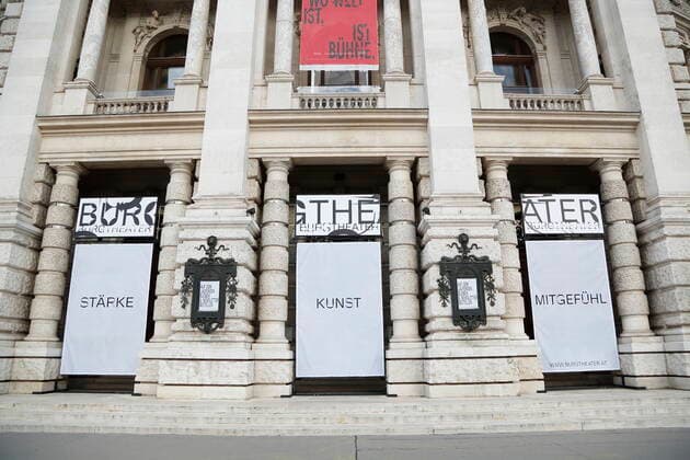 Coronakrise Wien: 4. harter Lockdown - Verlängerte Osterruhe Wien, Innere Stadt, 16.4.2021 Corona-Pandemie, Corona, Corona-Virus, CoV 2, Covid 19, Sars, Virus, Virusinfektion, Pandemie, CoronakriseKrise, Viruserkrankung, Coronavirus, SARS-CoV-2 Burgtheater Lockdown, Kultur Lockdown, geschlossen Mitgefühl Wien Austria