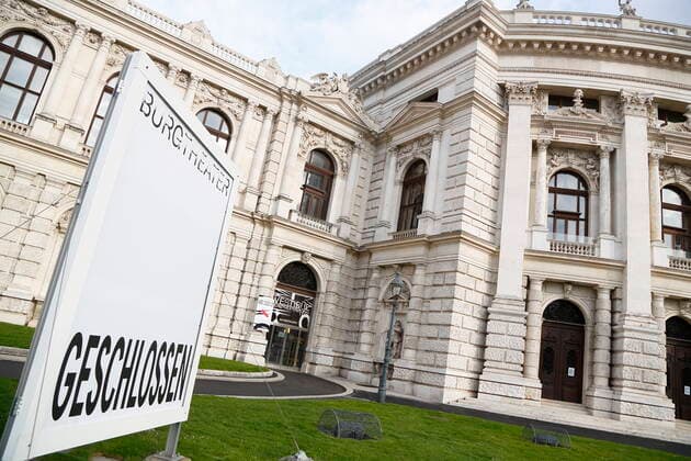 Coronakrise Wien: 4. harter Lockdown - Verlängerte Osterruhe Wien, Innere Stadt, 16.4.2021 Corona-Pandemie, Corona, Corona-Virus, CoV 2, Covid 19, Sars, Virus, Virusinfektion, Pandemie, CoronakriseKrise, Viruserkrankung, Coronavirus, SARS-CoV-2 Burgtheater Lockdown, Kultur Lockdown, geschlossen Wien Austria