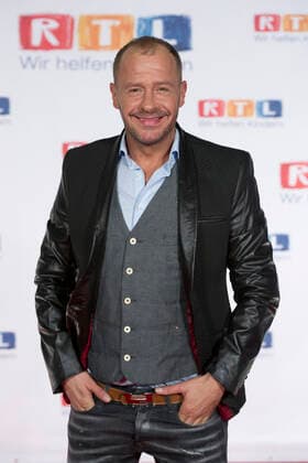 Der Schauspieler Willi HERREN ist in Koeln tot aufgefunden worden. Er wurde 45 Jahre alt. Willi HERREN, Saenger und Schauspieler, Portraet, PortroƒÂ¤t, Portrait, angeschnittenes Einzelbild, Einzelmotiv, RTL Spendenmarathon Wir helfen Kindern , Fernsehen, 24.-25.11.2016. o‚Â
