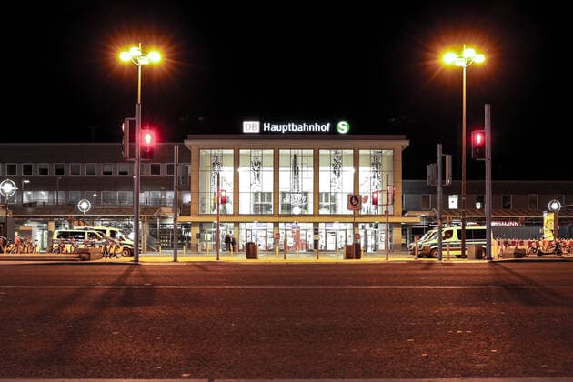 24.04.2021, Politik, Aktuelles, Ausgangssperre, Dortmund, Bundesnotbremse, Bevölkerungsschutzgesetz, Infektionsschutzgesetz, Notbremse, Lockdown, Corona. Bundespolizei kontrolliert den Hauptbahnhof in Dortmund. Dormtund NRW Deutschland xRHR-FOTO DEx
