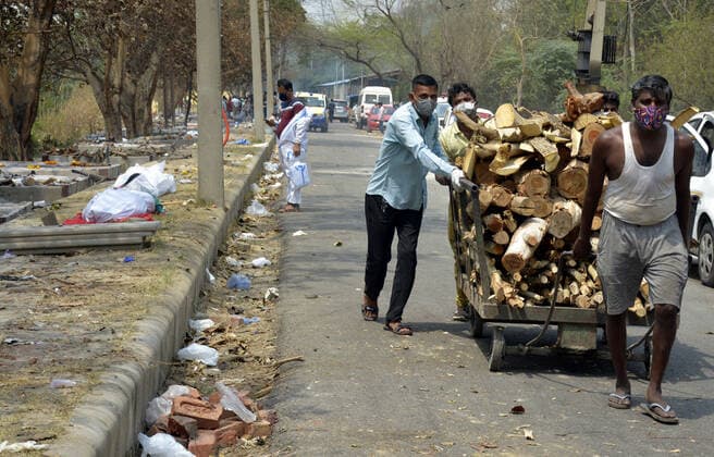 GHAZIABAD, INDIA - APRIL 28: Wood required for cremation being transported at Hindon crematorium on April 28, 2021 in Ghaziabad, India. India, in the last 24 hours, recorded 3,60,960 fresh Covid-19 cases and 3,293 deaths, which is the highest in the country so far. With today?s numbers, the total number of coronavirus cases rose to 1,79,97,267 and the number of fatalities reached 2,01,187. At present, there are 29,78,709 active cases in India and as many as 1,48,17,371 people have recovered.(Photo by Sakib Ali Hindustan Times) Covid Death Toll Continues To Rise In India