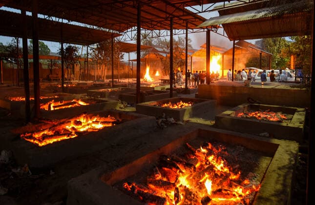 NEW DELHI, INDIA - APRIL 28: Funeral pyres of Covid-19 victims at Sarai Kale Khan crematorium, on April 28, 2021 in New Delhi, India. India, in the last 24 hours, recorded 3,60,960 fresh Covid-19 cases and 3,293 deaths, which is the highest in the country so far. With today?s numbers, the total number of coronavirus cases rose to 1,79,97,267 and the number of fatalities reached 2,01,187. At present, there are 29,78,709 active cases in India and as many as 1,48,17,371 people have recovered. (Photo by Amal KS Hindustan Times) Covid Death Toll Continues To Rise In India