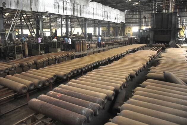April 29, 2021, Prayagraj, Uttar Pradesh, India: Prayagraj: Workers making oxygen cylinder at Bharat Pump and Compressor limited(BPCL), public sector unit located in Naini area, amid a countrywide hike in coronavirus cases in Prayagraj on Thursday, April 29, 2021. Prayagraj India - ZUMAv115 20210429_zap_v115_005 Copyright: xPrabhatxKumarxVermax