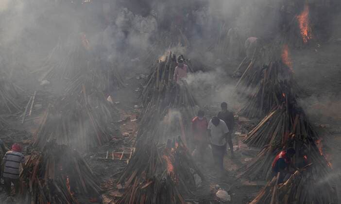May 1, 2021, New Delhi, New Delhi, India: Covid 19 victims being cremated at Gazipur crematorium on May 1, 2021 in New Delhi, India..As many as 4,01,993 more people tested positive for Covid-19 in the last 24 hours, taking the cumulative caseload to 1,91,64,969, said the Union health ministry on Saturday. This is the highest number of new infections ever recorded in a day across the globe. New Delhi India - ZUMAp176 20210501_zip_p176_009 Copyright: xVijayxPandeyx