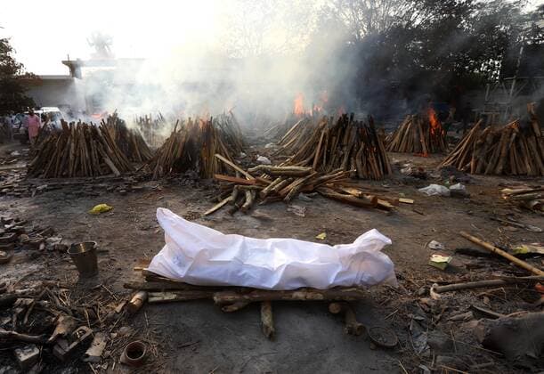 May 1, 2021, New Delhi, New Delhi, India: Covid 19 victims being cremated at Gazipur crematorium on May 1, 2021 in New Delhi, India..As many as 4,01,993 more people tested positive for Covid-19 in the last 24 hours, taking the cumulative caseload to 1,91,64,969, said the Union health ministry on Saturday. This is the highest number of new infections ever recorded in a day across the globe. New Delhi India - ZUMAp176 20210501_zip_p176_011 Copyright: xVijayxPandeyx