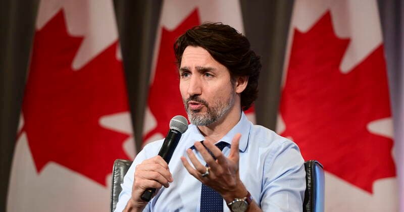 Kanada, Finanzministerin Chrystia Freeland und Justin Trudeau in Ottawa May 3, 2021, Ottawa, on, Canada: Prime Minister Justin Trudeau joins Deputy Prime Minister and Minister of Finance Chrystia Freeland, not shown, as they participate in a virtual discussion from Ottawa on Monday, May 3, 2021, with seniors from Residence Memphremagog in Magog, Quebec. Ottawa Canada - ZUMAc35_ 20210503_zaf_c35_060 Copyright: xSeanxKilpatrickx