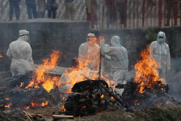 May 4, 2021, Kathmandu, NE, Nepal: Nepal Army personnel and workers in full personel protective equipment (PPE) gear cremate multiple Covid-19 on the bank of the Bagmati river at Pashupati, Kathmandu, Nepal, May 4, 2021. According to the Ministry of Health and Population, 55 people died of Covidâ€19 in the last 24 hours whereas more than 7,000 new cases were recorded across the country. Kathmandu Nepal - ZUMAd164 20210504_zip_d164_001 Copyright: xAryanxDhimalx