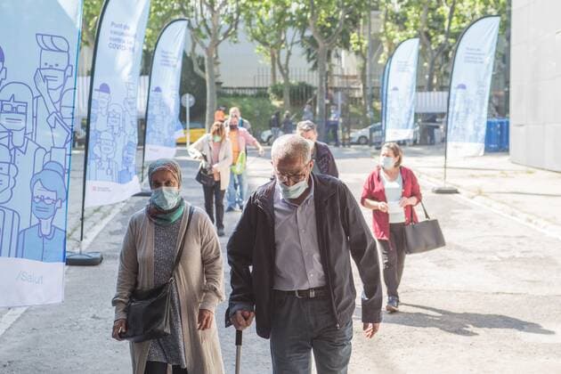 May 5, 2021, Barcelona, Catalonia, Spain: People are seen queuing to get vaccinated.To accelerate the vaccination of COVID-19 and decongest primary care centers, the Barcelona s trade fair institution, Fira Barcelona, has become, since April 30, a mass vaccination center. It is the first in all of Catalonia, with the capacity to administer up to 120,000 vaccines a week. This space is added to the fifty municipal spaces enabled by the Barcelona City Council as COVID-19 vaccination spaces. Barcelona Spain - ZUMAd159 20210505_zia_d159_001 Copyright: xThiagoxPrudenciox