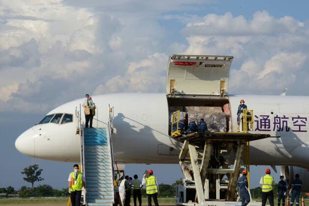 (210511) -- VIENTIANE, May 11, 2021 -- Workers unload anti-epidemic material supplies donated by the Chinese government from a Chinese cargo plane at Wattay International Airport in Vientiane, Laos, May 10, 2021. The Chinese government-donated anti-COVID-19 material supplies have arrived at Wattay International Airport in Lao capital Vientiane with a handover ceremony held upon their arrival. The Chinese government s emergency assistance to Laos includes ventilators, automatic nucleic acid extractors, medical masks, N95 masks, mobile hospital beds, automatic autoclaves, nucleic acid extraction or purification reagents, and nucleic acid detection kits, etc. ) LAOS-VIENTIANE-CHINA-ANTI-EPIDEMIC SUPPLIES-DONATION-ARRIVAL ZhangxJianhua