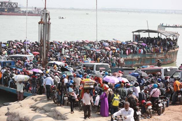 May 12, 2021, Dhaka, Dhaka, Bangladesh: May, 12, 2021 Bangladeshi people take place on an overcrowded ferry to go to their village homes for the Eid al-Fitr festival in Shimuliya, Munshiganj, on the outskirts of Dhaka, Bangladesh, May 12, 2021. Five people died after they fell sick due to the heat on two overcrowded ferries in Madaripur s Banglabazar today. Eight others fell ill at the same time this noon. Dhaka Bangladesh - ZUMAr338 20210512_zip_r338_048 Copyright: xHarun-Or-Rashidx