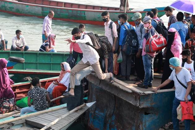 May 12, 2021, Dhaka, Dhaka, Bangladesh: May, 12, 2021 Bangladeshi people take place on an overcrowded ferry to go to their village homes for the Eid al-Fitr festival in Shimuliya, Munshiganj, on the outskirts of Dhaka, Bangladesh, May 12, 2021. Five people died after they fell sick due to the heat on two overcrowded ferries in Madaripur s Banglabazar today. Eight others fell ill at the same time this noon. Dhaka Bangladesh - ZUMAr338 20210512_zip_r338_071 Copyright: xHarun-Or-Rashidx