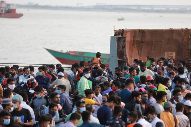 May 12, 2021, Dhaka, Dhaka, Bangladesh: May, 12, 2021 Bangladeshi people take place on an overcrowded ferry to go to their village homes for the Eid al-Fitr festival in Shimuliya, Munshiganj, on the outskirts of Dhaka, Bangladesh, May 12, 2021. Five people died after they fell sick due to the heat on two overcrowded ferries in Madaripur s Banglabazar today. Eight others fell ill at the same time this noon. Dhaka Bangladesh - ZUMAr338 20210512_zip_r338_079 Copyright: xHarun-Or-Rashidx