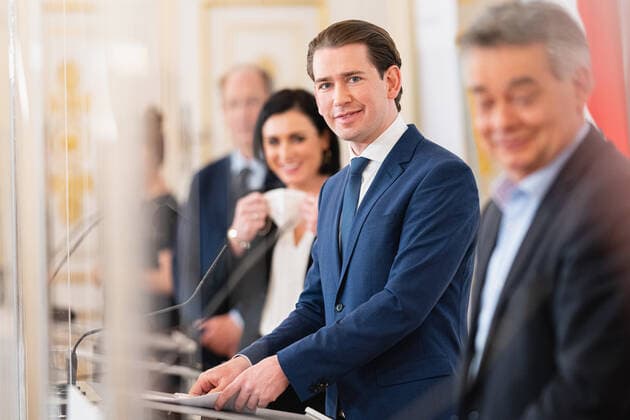 Wien 28.05.2021, Bundeskanzleramt, Wien, AUT, Bundesregierung, Pressekonferenz nach Beratungen der Bundesregierung mit Experten und den Landeshauptleuten zu Corona-Massnahmen und den geplanten Oeffnungsschritten, im Bild v. l. Oswald Wagner (MedUni Wien), Elisabeth Koestinger (OeVP), Sebastian Kurz (OeVP), Werner Kogler (Gruene) during a press conference after a meeting of the federal government with experts and state governors on corona measures and the planned opening steps at the federal chancellery in Vienna, Austria on 2021 05 28.