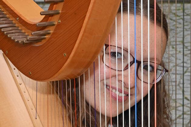 Erster von vier Teilen der Veranstaltung Hausmusikroas , mit heimischen Volksmusikanten, auf Plätzen des Ortes Gmunden, im oberösterreichischen Salzkammergut, im Rahmen der Salzkammergut Festwochen Gmunden 2021, am 29.05.21. Das Bild zeigt den Auftritt des Kammerl Quartetts, am Marktplatz in Gmunden 2021 - Erster von vier Teilen der Veranstaltung Hausmusikroas , mit heimischen Volksmusikanten, auf Plätzen des Ortes Gmunden, im oberösterreichischen Salzkammergut, im Rahmen der Salzkammergut Festwochen Gmunden 2021, am 29.05.21