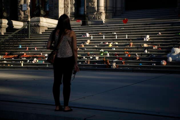 June 1, 2021, Victoria, BC, Canada: Shoes, teddy bears and messages are displayed on the steps outside the legislature in Victoria, Tuesday, June 1, 2021, in honour of the 215 residential school children whose remains have been discovered buried near the facility in Kamloops, B.C. Victoria Canada - ZUMAc35_ 20210601_zaf_c35_128 Copyright: xChadxHipolitox
