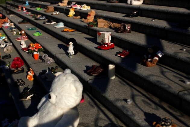 June 1, 2021, Victoria, BC, Canada: Shoes, teddy bears and messages are displayed on the steps outside the legislature in Victoria, Tuesday, June 1, 2021, in honour of the 215 residential school children whose remains have been discovered buried near the facility in Kamloops, B.C. Victoria Canada - ZUMAc35_ 20210601_zaf_c35_132 Copyright: xChadxHipolitox