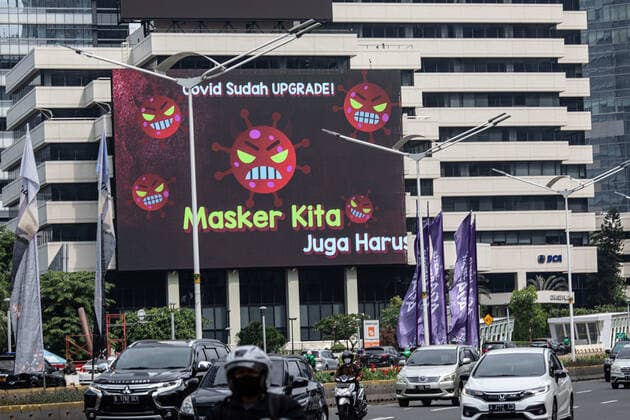 June 30, 2021, Jakarta, Jakarta, Indonesia: Jakarta, Indonesia, June 30, 2021: The atmosphere on Jalan Sudirman - Jakarta, a busy business area that seems to be getting quiet. The Jakarta government has implemented additional restrictions on micro community activities until July 5, 2021, while the central government through President Jokowi who was criticized by Indonesian students as The King of Lip Service will implement Emergency Micro PPKM from July 3, 2021 to July 22, 2021. Jakarta Indonesia - ZUMAh128 20210630_zap_h128_017 Copyright: xDonalxHusnix