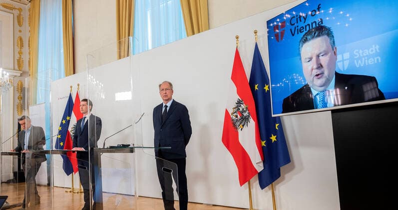 20210406 Corona measures. Talks by government with experts - opposition - state governors - Press conference afterwards VIENNA, AUSTRIA - APRIL 6: Vice Chancellor Werner Kogler (Green Party), Federal Chancellor Sebastian Kurz (OEVP), Vice Rector of the Medical University of Vienna Oswald Wagner, on TV governor and mayor of Vienna Michael Ludwig (SPOE) after talks of government with stategovernors concernng the Corona measurements at Federal Chancellery on April 6, 2021 in Vienna, Austria. WIEN, OESTERREICH - 6. APRIL: Vizekanzler Werner Kogler (Gruene), Bundeskanzler Sebastian Kurz (OEVP), Vizerektor der MedUni Wien Oswald Wagner, online zugeschaltet: Landeshauptmann und Buergermeister von Wien Michael Ludwig (SPOE) nach einem Gespraech de Copyright: xMartinxJuenx SEPAxMedia