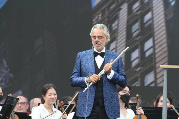 August 21, 2021, New York, USA: The WE LOVE NYC: The Homecoming Concert was officially open by New York Philharmonic Orchestra, Andrea Bocelli and presented by Gayle King , anchor of American CBSN, taking place at the great Central Park lawn in New York that anticipates a prosperous post-pandemic future for New York City with participation of superstars like Bruce Springsteen, Carlos Santana, LL Cool J, Paul Simon, Jennifer Hudson, Earth, Wind and Fire and Andrea Bocelli. Fans are allowed to watch but with proof of vaccination or COVID PCR (Polymerase Chain Reaction) test taken within 72 hours prior to the event. This concert is to round up the Hip Hop concerts, movies, cultural activities that started all around the city since last Copyright: xNiyixFotex