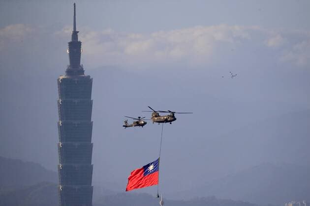 Taiwan: Military Huge Flag Flyover Amid China s Rising Threats A military helicopter carrying a tremendous Taiwan flag flies over near Taipei 101, as part of the rehearsal ahead of the Double-tenth national day celebration, amid China s growing military threats, in New Taipei, Taiwan, 5 October 2021. China has been sending record number of warplanes to the ADIZ of the self ruled island, whilst Taiwan has been building better relations with the US, Australia, Japan, and other European countries including Lithuania, Poland, Czech Republic. Taipei Taiwan ceng-taiwanhu211005_npDAZ Copyright: xCengxShouxYix