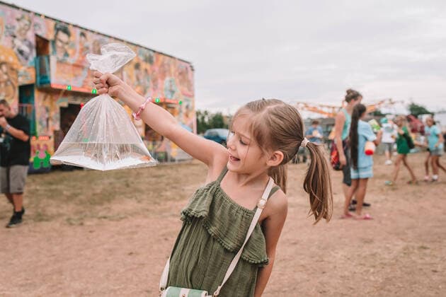 IMAGO Creative: Jahreszeit Sommer, Festivals summer festival where we won a fish Fairfield, Ohio, United States CR_KRHE210923-838216-01 ,model released, Symbolfoto