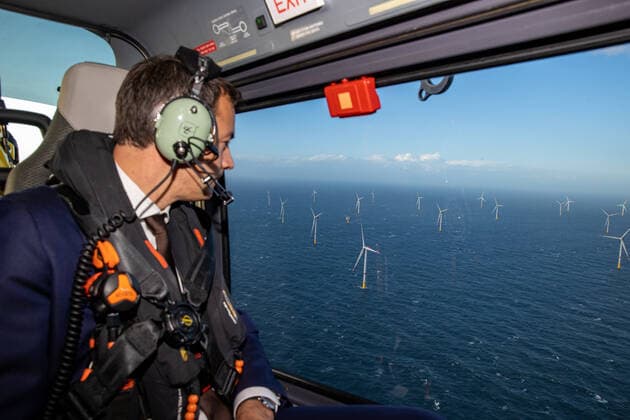News Bilder des Tages Prime Minister Alexander De Croo pictured during a helicopter flight at the inauguration of the first zone of an offshore wind farm in the North Sea, Wednesday 20 October 2021 in Oostende. KURTxDESPLENTER 3118603