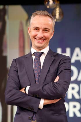 Jan Böhmermann bei der Verleihung des Hanns-Joachim-Friedrichs-Preises 2021 im WDR Funkhaus. Köln, 04.11.2021
