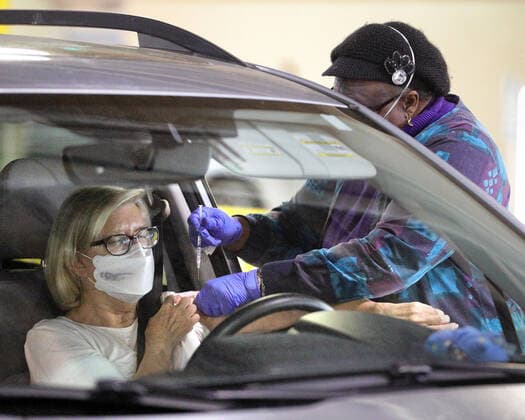 February 8, 2021, Orlando, FL, USA: A Florida resident gets vaccinated at the Orange County Convention Center in Orlando on Feb. 8, 2021. Orlando USA - ZUMAm67_ 20210208_zaf_m67_044 Copyright: xJoexBurbankx