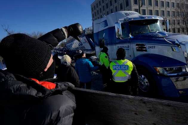 February 13, 2022, Ottawa, ON, CAN: A resident participating in a counter protest give the thumbs down to a truck that was allowed to pass, as counter protesters stop vehicles from driving in a convoy en route to Parliament Hill, on the 17th day of a protest against COVID-19 measures that has grown into a broader anti-government protest, in Ottawa, Sunday, Feb. 13, 2022. Ottawa CAN - ZUMAc35_ 20220213_zaf_c35_058 Copyright: xJustinxTangx
