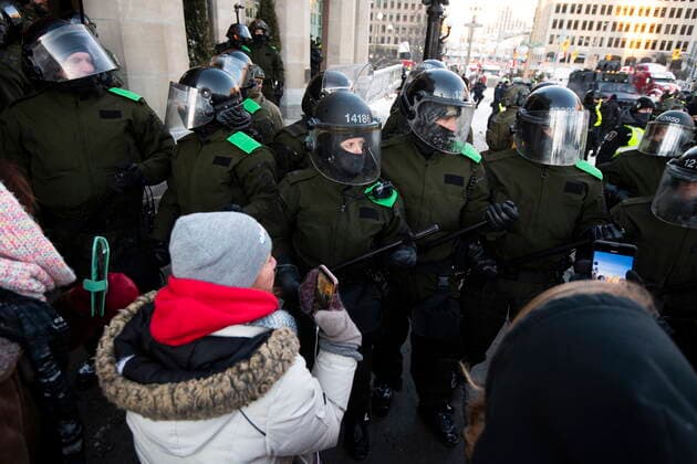 February 18, 2022, Ottawa, ON, CAN: Police clutch their batons as they move protesters back, as they aim to end an ongoing protest against COVID-19 measures that has grown into a broader anti-government protest, on its 22nd day, in Ottawa, on Friday, Feb. 18, 2022. Ottawa CAN - ZUMAc35_ 20220218_zaf_c35_226 Copyright: xJustinxTangx