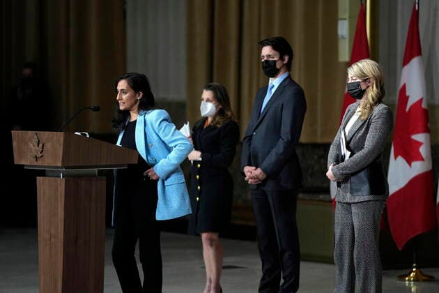 Kanada, PK mit Justin Trudeau in Ottawa zum zum Ukraine-Konflikt February 22, 2022, Ottawa, ON, CAN: Minister of National Defence Anita Anand speaks as Deputy Prime Minister and Minister of Finance Chrystia Freeland, Prime Minister Justin Trudeau and Minister of Foreign Affairs Melanie Joly listen during a media availability on the situation in Ukraine, in Ottawa, on Tuesday, Feb. 22, 2022. Ottawa CAN - ZUMAc35_ 20220222_zaf_c35_110 Copyright: xJustinxTangx