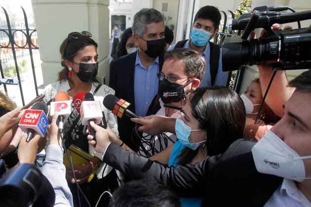 Santiago, February 28, 2022 Representatives of the Radical Party are photographed upon their arrival at the command of President-elect Jonnathan Oyarzun Aton Chile, Santiago Chile Aton 586174 Copyright: JONNATHANxOYARZUN ATONxCHILE