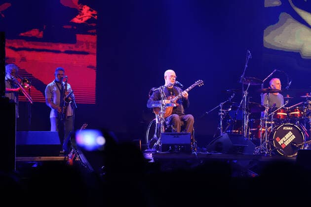 Show of the Brazilian band Paralamas do Sucesso at Tokio Marine Hall, in Sao Paulo March 12, 2022, Sao Paulo, Brazil: Show of the Brazilian band Paralamas do Sucesso, with the tour Paralamas Classicos , at concert hall Tokio Marine Hall, in Sao Paulo, on Saturday night (12). With a 37-year career, the trio is formed by Herbert Vianna (guitar and vocals), Bi Ribeiro (bass) and Joao Barone (drums). (Foto: Leco Viana TheNews2 imago images) Show of the Brazilian band Paralamas do Sucesso at Tokio Marine Hall, in Sao Paulo Copyright: xLecoxVianax