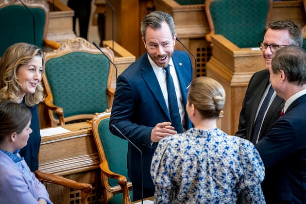 Statsminister Mette Frederiksen (S), Sofie Carsten Nielsen (RV), Jakob Ellemann-Jensen (V) og forsvarsminister Morten Boedskov (S) under moede i Folketingssalen med spoergetime til statsministeren paa Christiansborg, tirsdag den 22. marts 2022.. , Copenhagen Denmark Copyright: RitzauxScanpix MadsxClausxRasmussenx COP10356 spdk20220322-134408-L