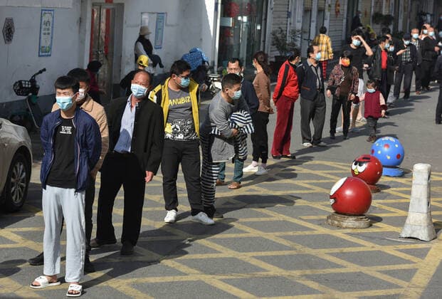 April 8, 2022, Fuyang, China: Residents wearing face masks wait in a line to be tested for COVID-19 nucleic acid in Fuyang. On April 8, 2022, there were more than 270,000 confirmed COVID-19 cases in China, and more than 150,000 asymptomatic COVID-19 cases, with more than 4,000 confirmed COVID-19 cases in Shanghai and more than 20,000 new asymptomatic COVID-19 cases. Fuyang China - ZUMAs197 20220408_zab_s197_045 Copyright: xSheldonxCooperx