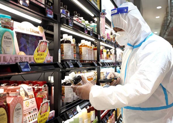 (220415) -- SHANGHAI, April 15, 2022 -- He Yong, a staff member from Wuhan, checks the inventory of goods at a Hema Fresh store in Shanghai, east China, April 15, 2022. Recently, Hema Fresh, a Chinese fresh items supermarket, has organized aid teams from more than 20 cities including Beijing, Chengdu, Xi an, Hefei and Wuhan to support Shanghai in the delivery of living supplies. Du Shun, deputy manager of a Hema Fresh store in Wuhan, central China s Hubei Province, led a team to assist in the supply guarantee work in a Hema Fresh store in Shanghai from April 12. Du said that in 2020 he once witnessed the great contribution made by the Shanghai medical team to the epidemic control work in Wuhan. As a new outbreak occurred in Shangha