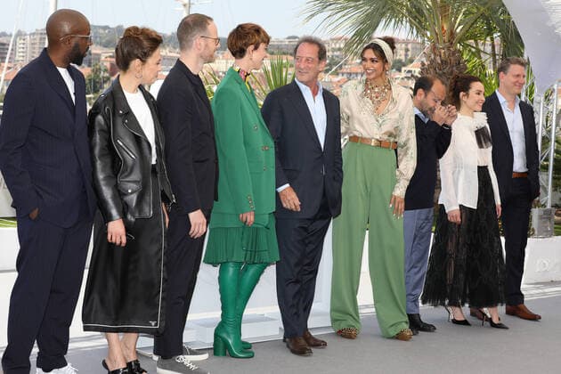 May 17, 2022, Cannes, Cote d Azur, France: (L-R) LADJ LY, JASMINE TRINCA, JOACHIM TRIER, REBECCA HALL, VINCENT LINDON, DEEPIKA PADUKONE, ASHGAR FARHADI, NOOMI RAPACE and JEFF NICHOLS attend the photocall of the Official Selection Jury during 75th annual Cannes Film Festival Cannes France - ZUMAc179 20220517_zep_c179_038 Copyright: xMickaelxChavetx