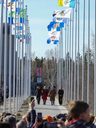 May 19, 2022, Yellowknife, NT, CANADA: Flanked by the flags of the NWT s 33 communities, Yellowknife Mayor Rebecca Alty, Camilla, Charles and NWT Premier Caroline Cochrane walk to the day s closing event in Yellowknife, Northwest Territories on Thursday, May 19, 2022. Yellowknife CANADA - ZUMAc35_ 20220519_zaf_c35_213 Copyright: xBillxBradenx