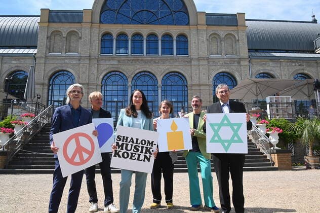 News Bilder des Tages Stefan Charles, Kulturdezernent der Stadt Köln, l-r, Norbert Oberhaus, Konzertveranstalter, Claudia Hessel, Kölner Forum für Kultur und Dialog, Ulrike Neukamm und Höft, künstlerische Leiter, Abraham Lehrer, Zentralrat der Juden bei der Pressekonferenz zum Programm von Shalom Musik Köln das Musikfestival findet im Rahmen des jüdischen Festjahr vom 4.-11.08.2022 statt.