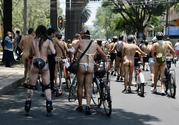 June 11, 2022, Mexico City, Mexico City, Mexico: June 11, 2022, Mexico City, Mexico: Nude persons meet at Revolucion Monument to take part during the 15th Annuan World Naked Bike Ride, as an attempt to make people aware so that they consider the bicycle as a means of transport and reduce pollution. On June 10, 2022 in Mexico City, Mexico. Mexico City Mexico - ZUMAe321 20220611_zia_e321_003 Copyright: xAideexMartinezx xEyepixxGroupx