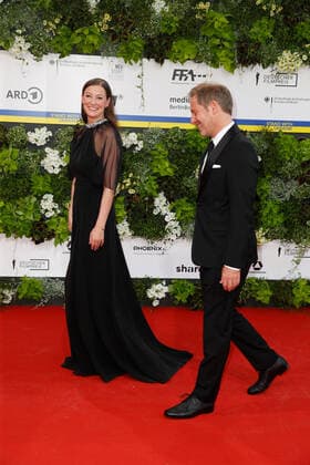 Deutscher Filmpreis 2022 Alexandra Maria Lara mit Florian Gallenberger auf dem roten Teppich bei der Verleihung der Lola - Deutscher Filmpreis 2021 im Palais am Funkturm in der Messe Berlin. Copyright: xEventpressxGolejewskix