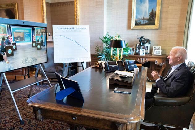 July 22, 2022, Washington, DC, United States of America: U.S President Joe Biden, takes part in a video conference on the drop in gasoline prices as he continues to quarantine after testing positive for COVID-19, at his private office in the residence of the White House, July 22, 2022, in Washington, D.C. Washington United States of America - ZUMAp138 20220722_zaa_p138_001 Copyright: xAdamxSchultz WhitexHousex
