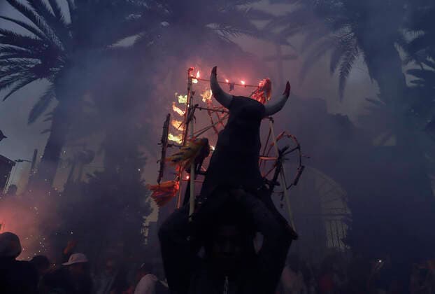 News Bilder des Tages July 31, 2022, Mexico City, Mexico City, Mexico: July 31, 2022, Mexico City, Mexico: The Burning of the Bulls and Fair of Lights took place in Zapotitlan, on the occasion of the celebrations of the Day of Santiago Apostle. on July 31, 2022 in Mexico City, Mexico. Mexico City Mexico - ZUMAe321 20220731_zia_e321_054 Copyright: xGerardoxVieyra xEyepixxGroupx