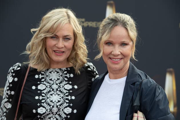 v.l. Gesine CUKROWSKI, Schauspielerin Ann-Kathrin KRAMER, Schauspielerin, Roter Teppich, Red Carpet Show, Ankunft, arrival, Verleihung des Deutschen Fernsehpreises, Die Nacht der Kreativen - Der Deutsche Fernsehpreis 2022, Deutscher Fernsehpreis 2022 in Koeln, am 13.09.2022.